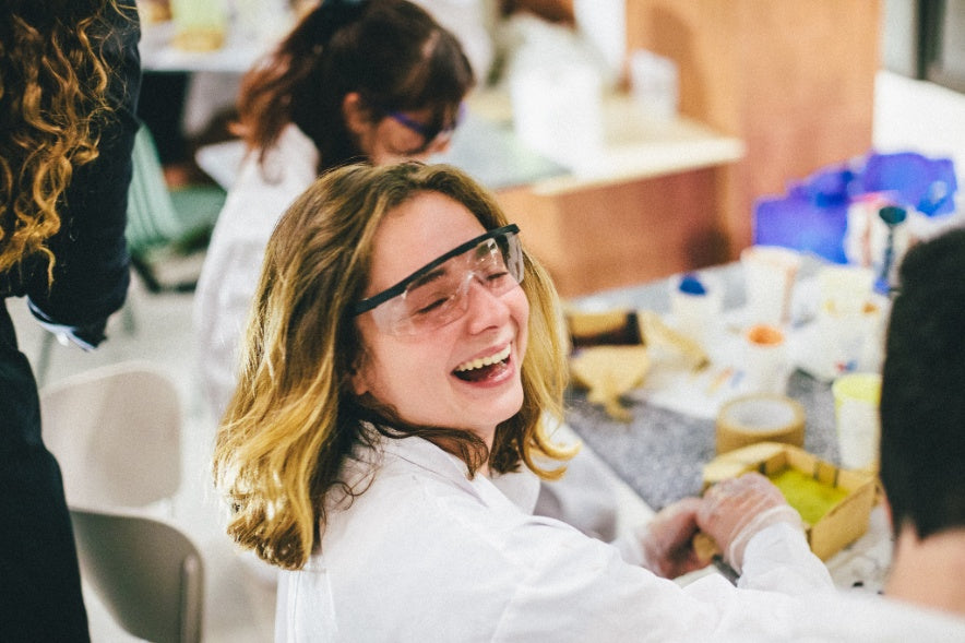 moment-de-joie-lors-de-team-building-savon-artisanal