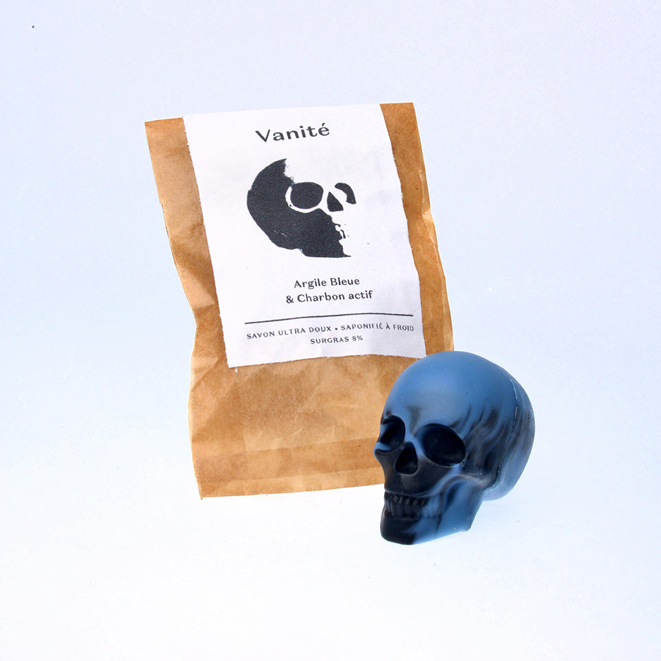 savon-artisanal-naturel-cosmetique-saponification-crane-skull-tete-mort-vanite-karite-coco-charbon-argile-bleu