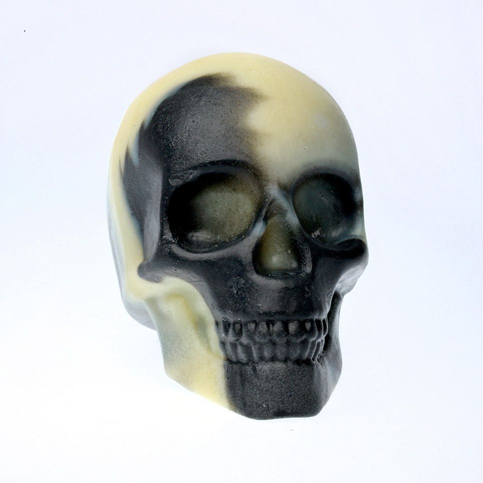 savon-artisanal-naturel-cosmetique-saponification-crane-skull-tete-mort-vanite-karite-coco-charbon-huiles-essentielles-eucalyptus-spiruline-amande-douce-blanc-noir