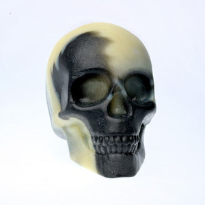 savon-artisanal-naturel-cosmetique-saponification-crane-skull-tete-mort-vanite-karite-coco-charbon-huiles-essentielles-eucalyptus-spiruline-amande-douce-blanc-noir
