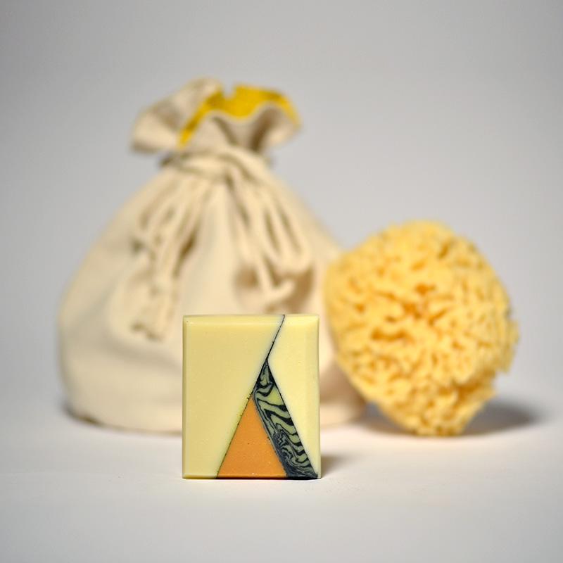 savon-artisanal-naturel-cosmetique-saponification-coffret-cadeau-eponge-coton-jaune-bio
